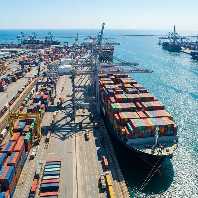 International cargo port